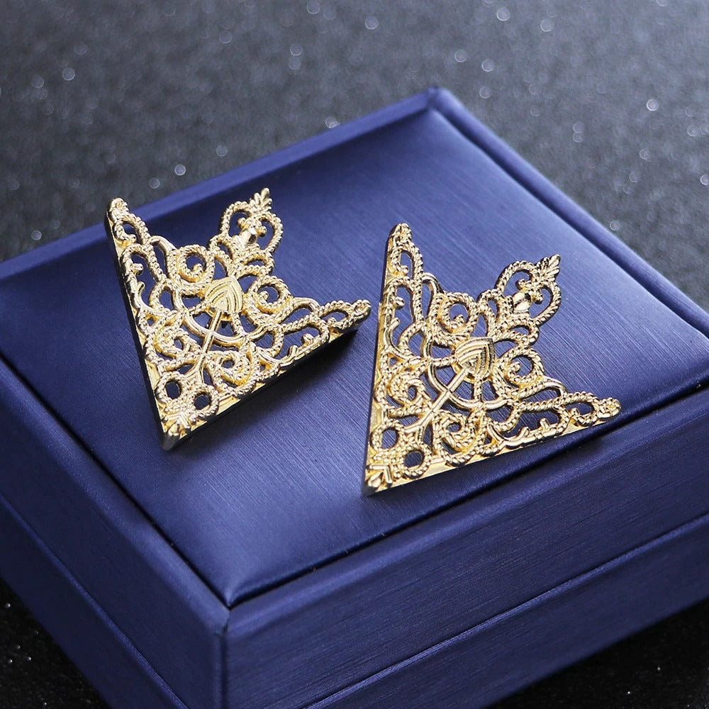 Collar Pin Triangle Gold